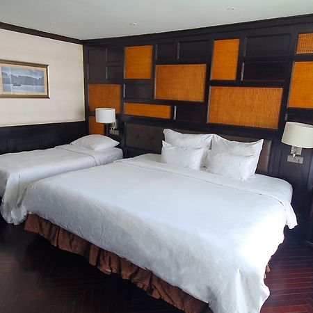 Hotel Ambassador Cruise Halong Bay à Hạ Long Extérieur photo