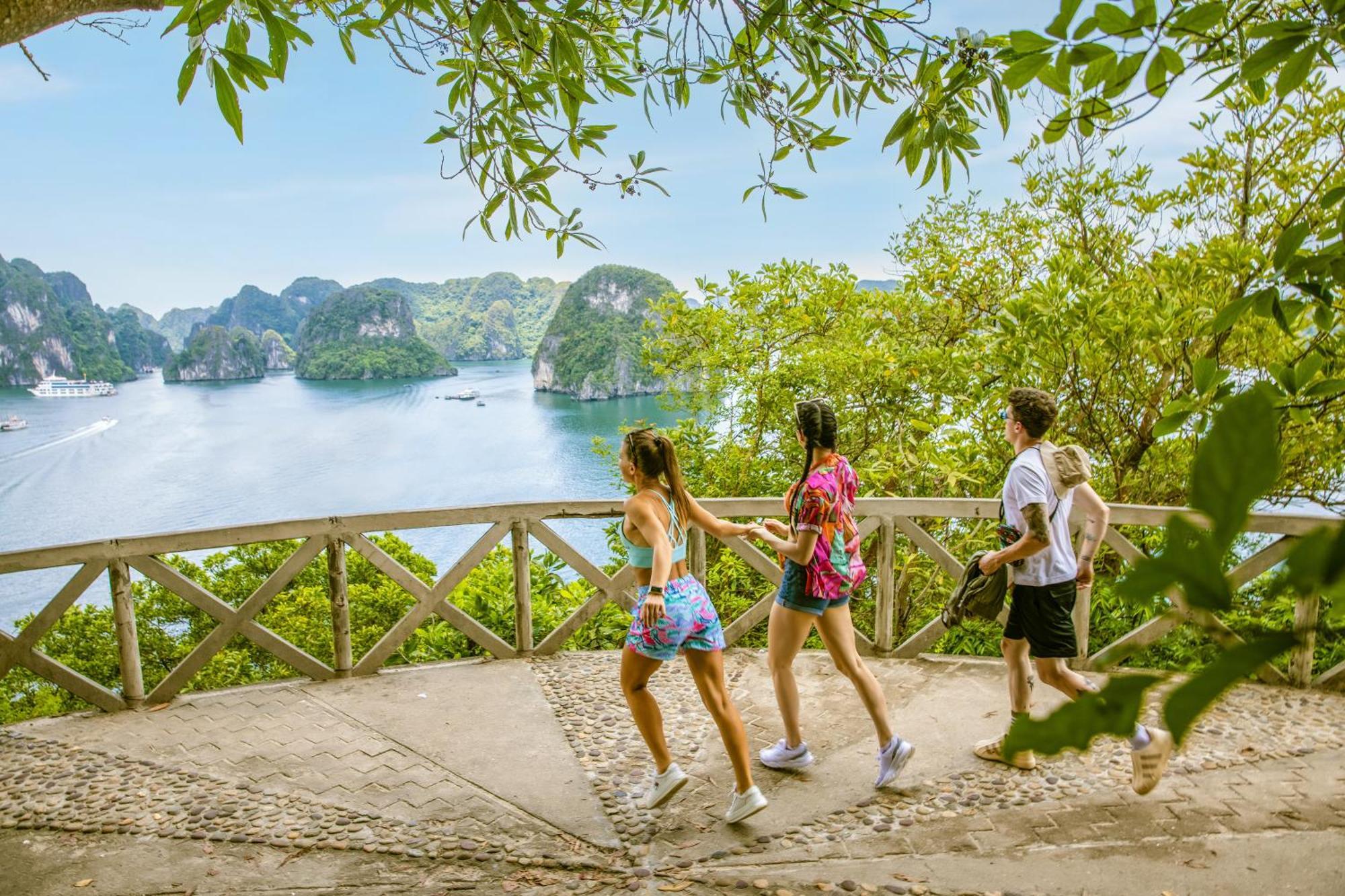 Hotel Ambassador Cruise Halong Bay à Hạ Long Extérieur photo